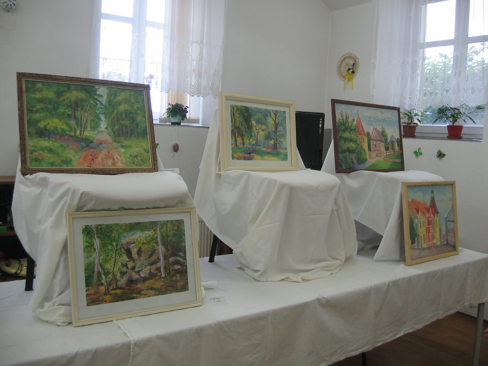 výstava obrazů našeho uživatele pana Ladislava Cibura v prostorách DD